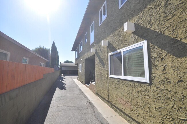 Building Photo - 951 W Summerland Ave