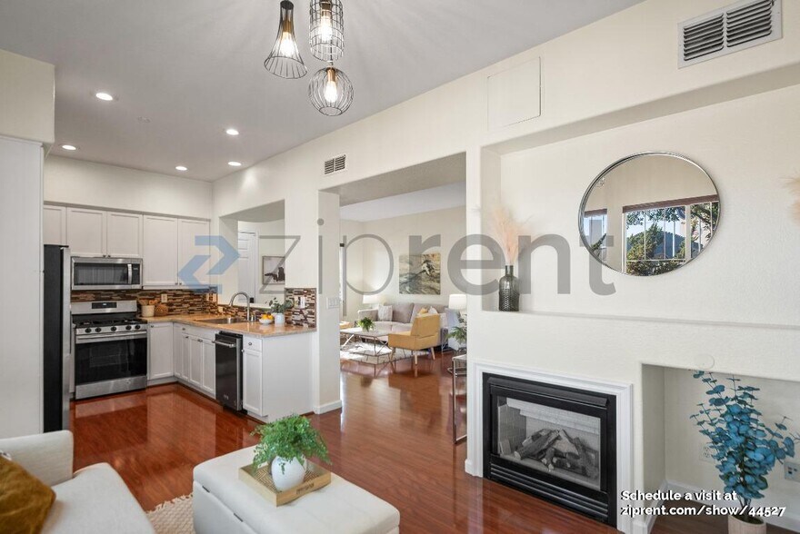 Building Photo - 896 Towne Dr