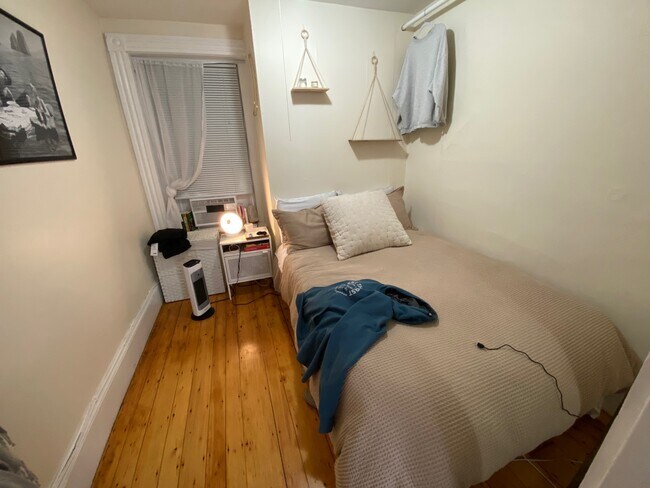 Building Photo - 53 Joy St