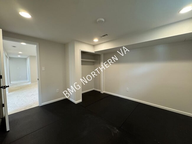 Building Photo - 1109 Hillcrest Dr SW