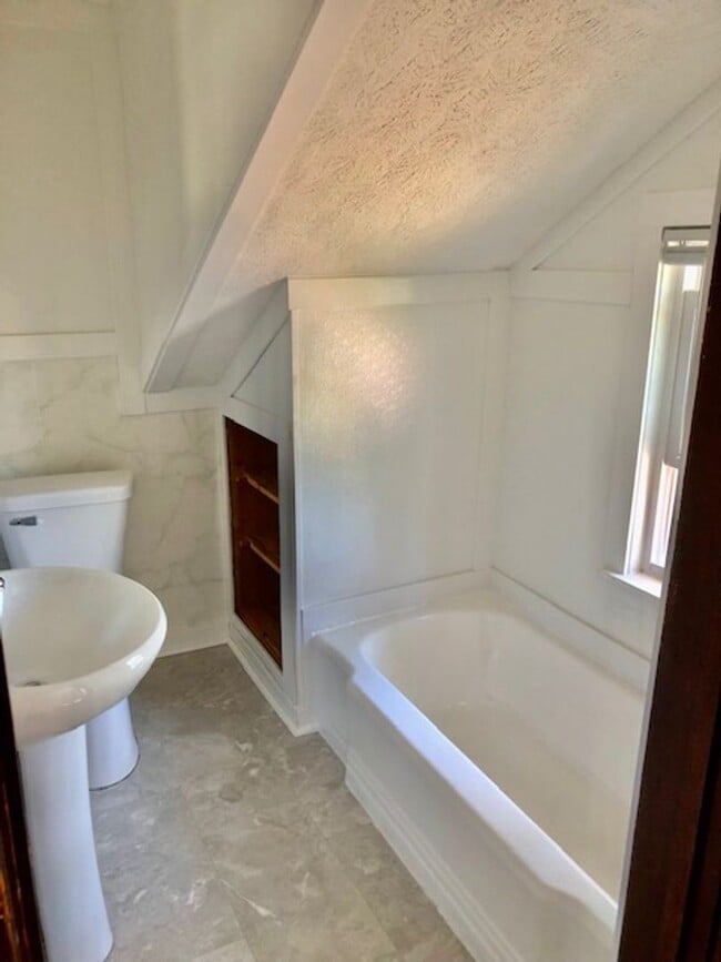 Building Photo - Charming Completely Remodeled Home!