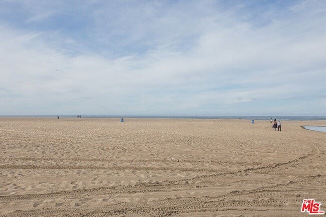 Building Photo - 40 Rose Ave