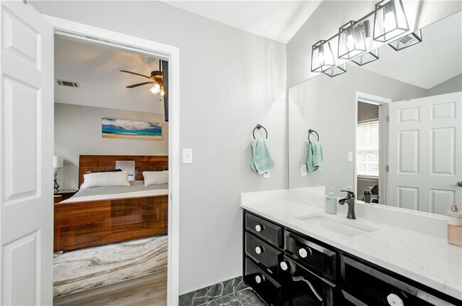 Building Photo - 238 Knob Hill Dr