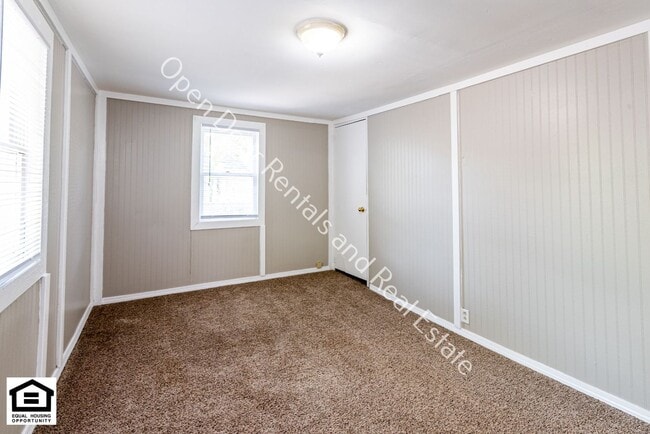 Building Photo - 2 bedroom home now available