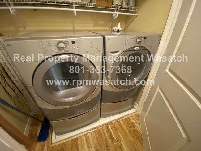 Building Photo - Check Out This Beautiful 2 Bedroom 2 bathr...