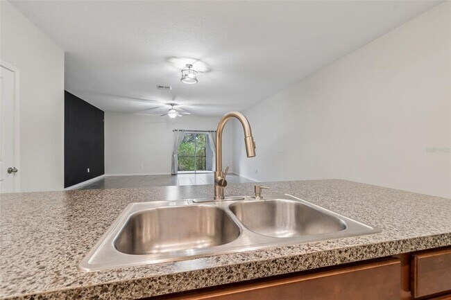 Building Photo - 10687 Lake Montauk Dr