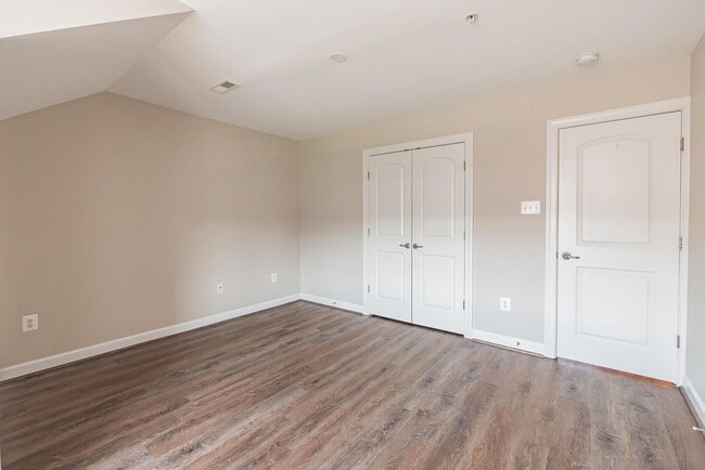 Building Photo - 513 Girard St