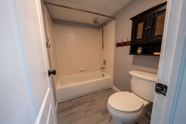 Building Photo - Stunning 4-bedroom, 3-bathroom home near Ft Carson!