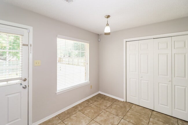 Building Photo - 5898 Hickory Greene Cove