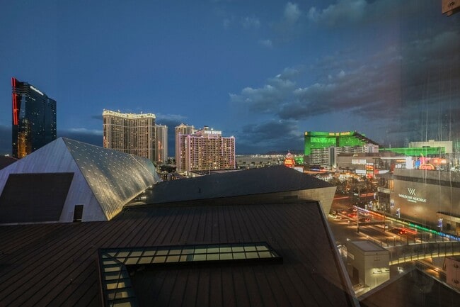Building Photo - Studio with incredible views of the Strip!