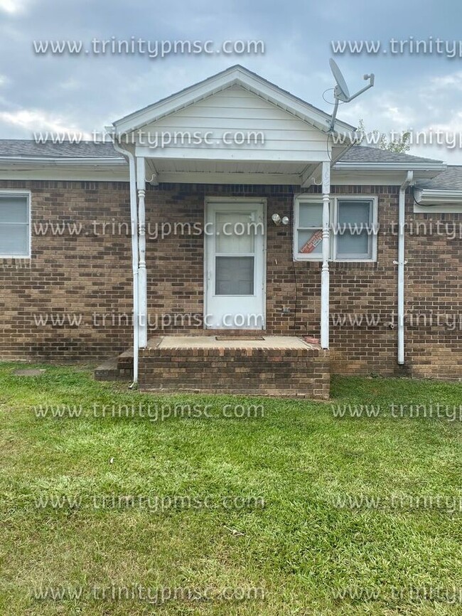 Building Photo - Freshly painted! Available now!