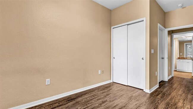 Building Photo - 410 S Armenia Ave