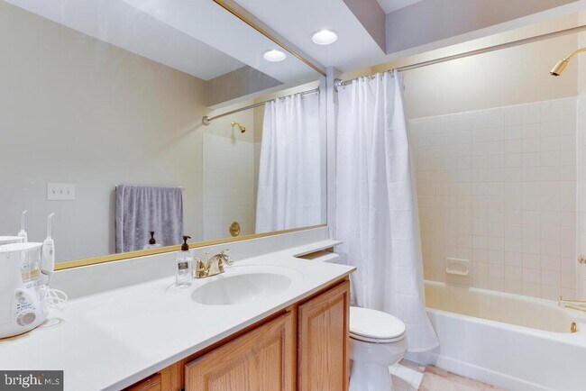 Building Photo - 100 Spring Pl Way