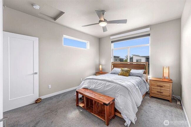 Building Photo - Modern 3-bedroom with Fully Fenced Yard in...