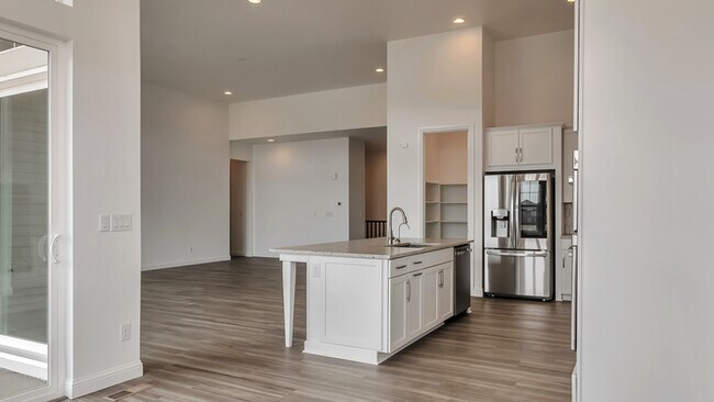 Building Photo - Beautiful Home in Canyons South!