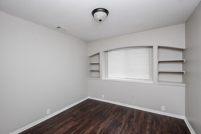 Building Photo - 656 Brooks St