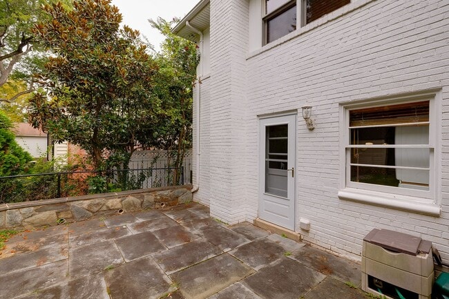 Building Photo - Bethesda (Walter Johnson HS) 4BR/3BA Detached Available for Multi-Year Lease