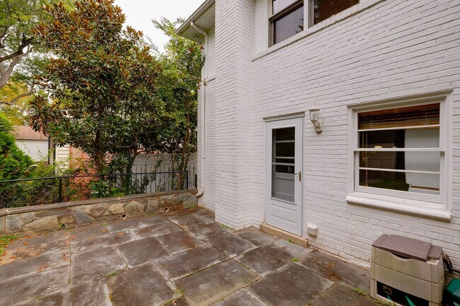 Building Photo - Furnished, Detached Home in Bethesda Alta ...