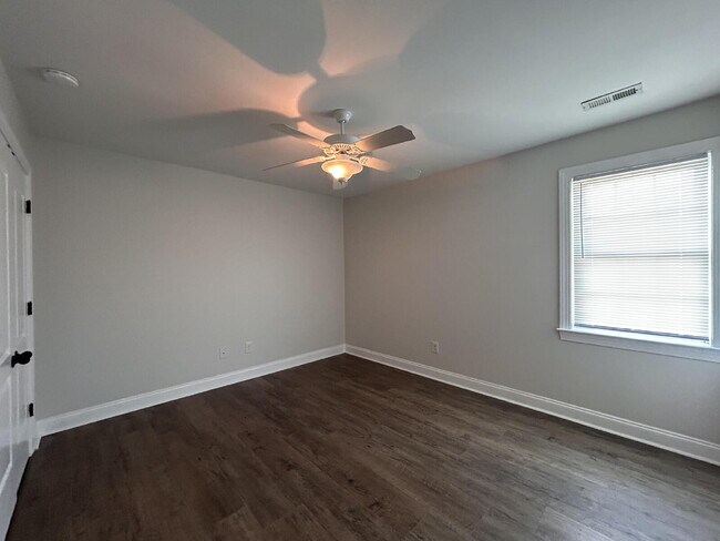 Building Photo - Beautiful 3 Bedroom, 2.5 Bath Townhome in South Pointe!