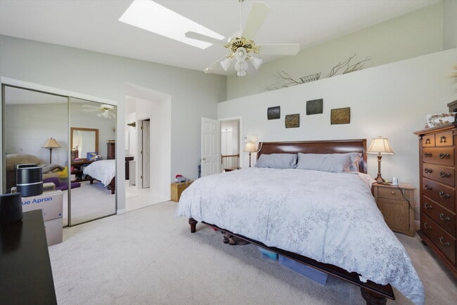 Building Photo - Stunning Mundelein Home on a Quiet Cul-de-Sac with Pond Views