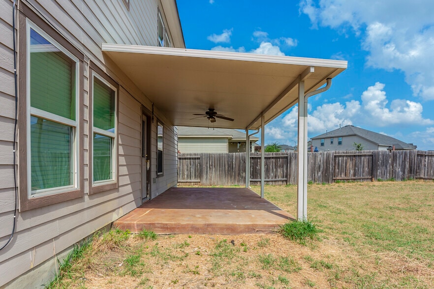 Building Photo - 802 Lee Trevino
