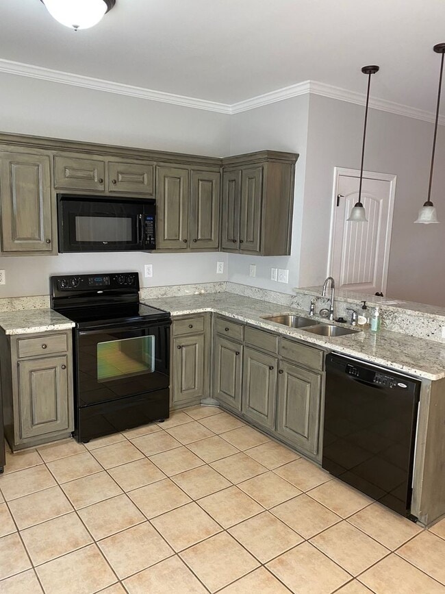 Building Photo - Eastside Townhome