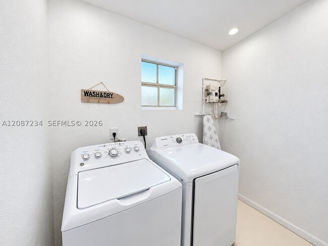 Building Photo - 2378 NW 33rd St