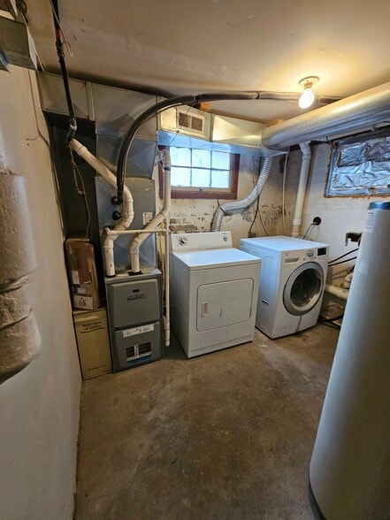 Laundry room - 715 W 8th St