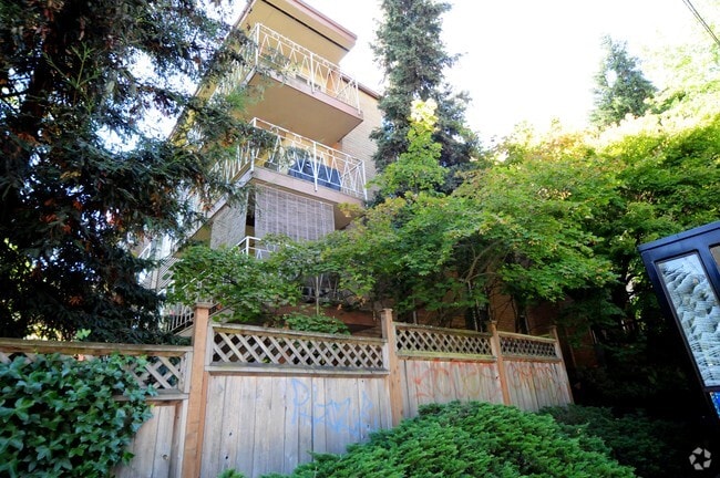 Building Photo - Thomas Manor Apartments