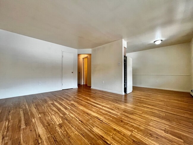 Interior Photo - Emigh1001 (KC-BG)