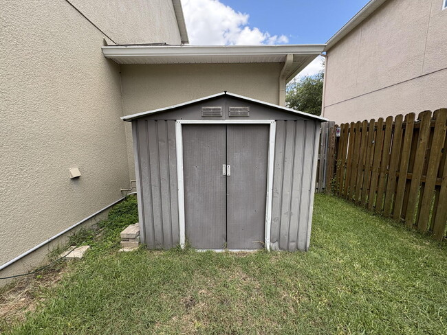 Building Photo - Spacious 5-Bedroom Pool Home with Putting ...