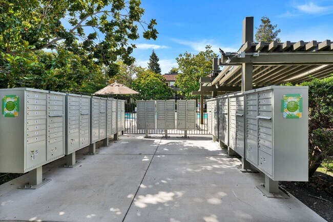 Building Photo - 614 San Conrado Terrace