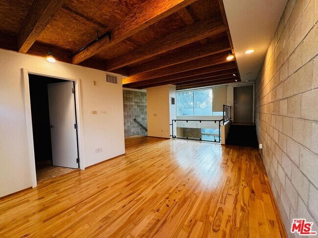 Building Photo - 717 Highland Ave