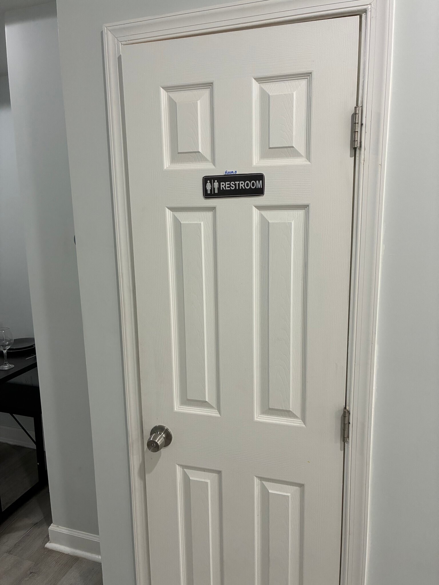 Building Photo - 820 N Lakewood Ave