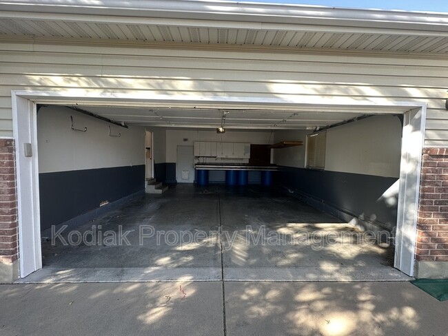 Building Photo - 898 W 1025 N