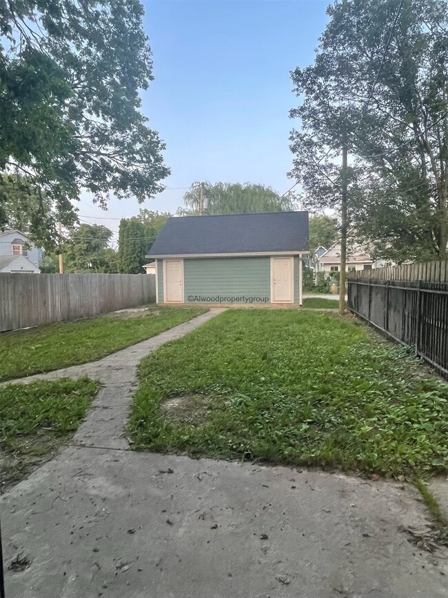 Building Photo - 1021 S State Ave