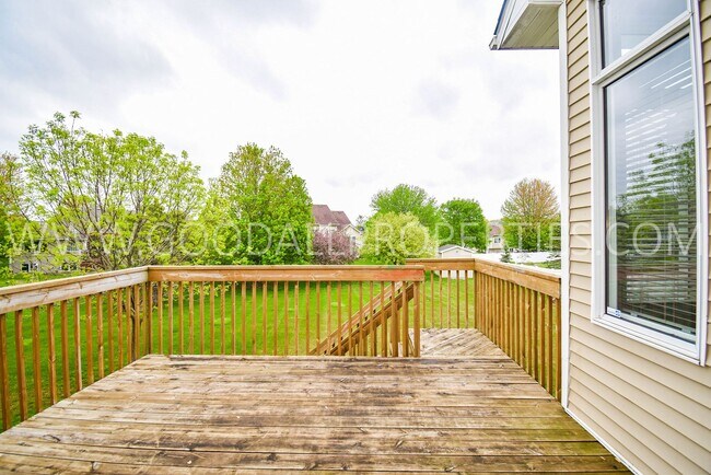 Building Photo - 4 Bedroom 2.5 Bathroom home in Urbandale