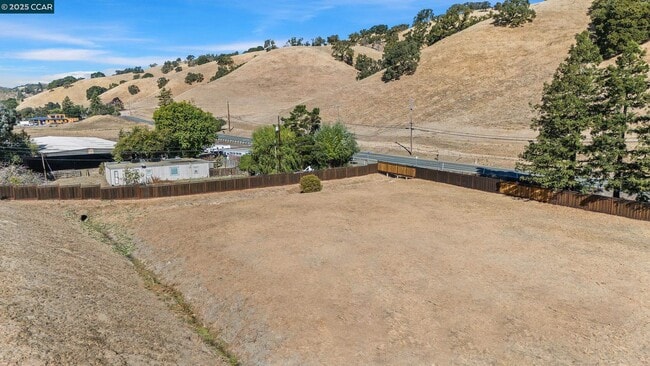Building Photo - 2495 Reliez Valley Rd