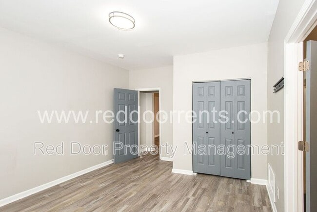 Building Photo - 1329 E Market St
