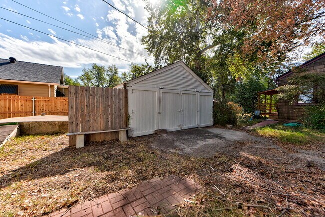 Building Photo - 1132 W Eufaula St