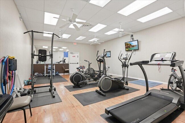 Building Photo - 1820 Waterford Dr