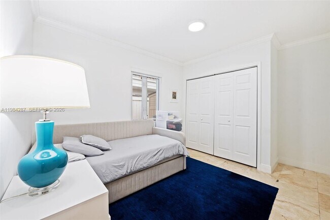 Building Photo - 200 W Mashta Dr