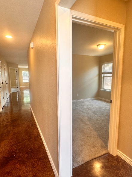 Building Photo - 5205 Graceland Dr