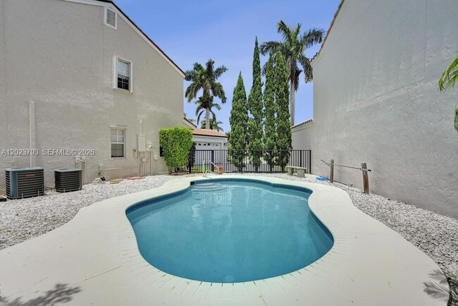 Building Photo - 21461 Sawmill Ct