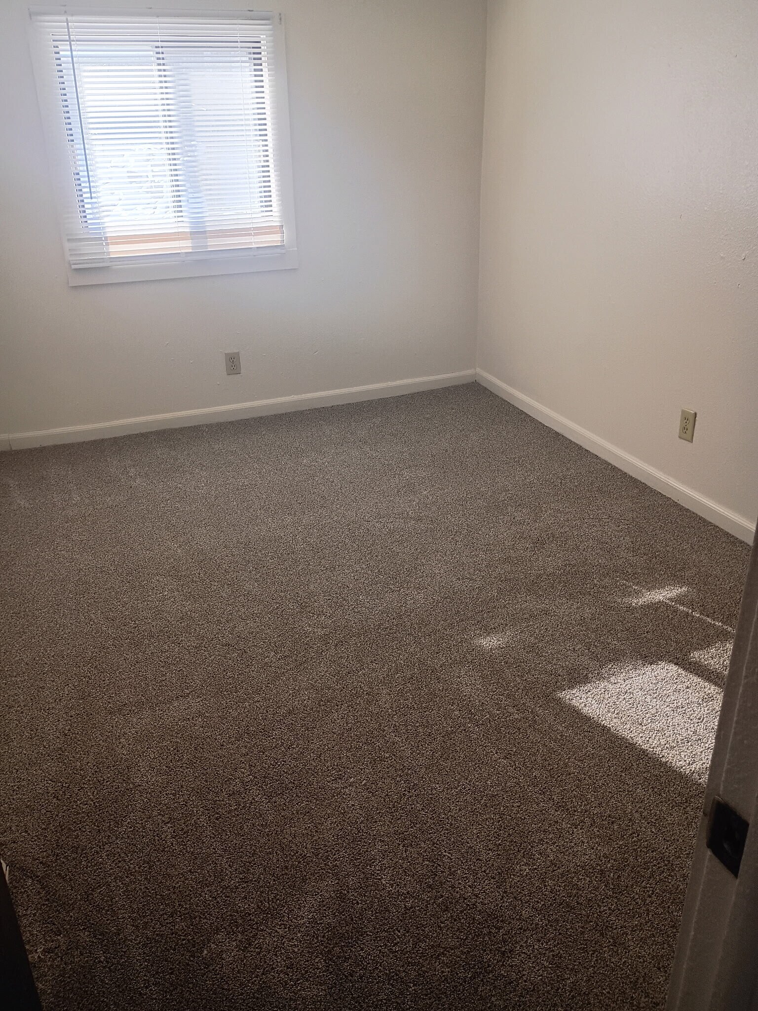 Building Photo - 244 S 4th St