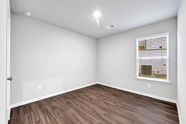 Building Photo - 15638 Buffalo Mdw Ct