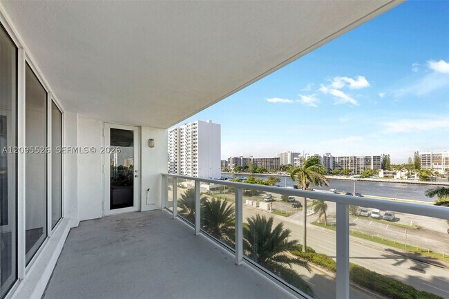 Building Photo - 2751 S Ocean Dr