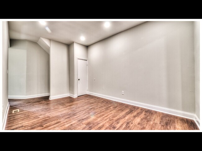 Building Photo - 810 Brooks Ln