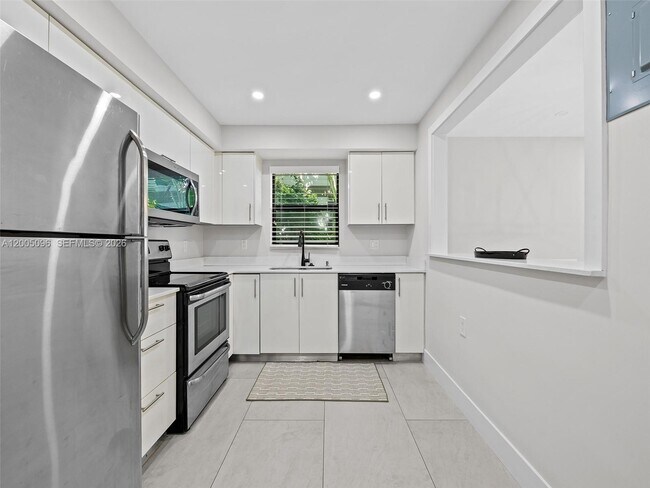 Building Photo - 1305 SE 1st St