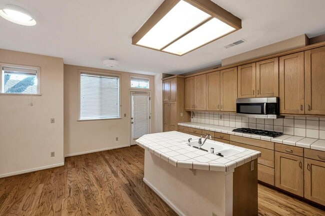 Building Photo - 3421 El Camino Real